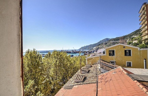 Historical Downtown Salerno Apartment | Suite Hermes: An elegant and modern studio apartment located in the center of Salerno, with Free WI-FI.