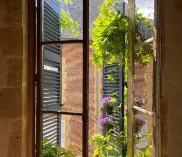 Charleville-Mezieres Apartment | Suite Mana OHANA - Luxe et Authenticité à 2 pas de la Place Ducale avec Parking privé