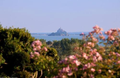 Saint-Jean-le-Thomas Bed & Breakfast | Suite Napoléon 3, vue Mont St Michel, avec balcon