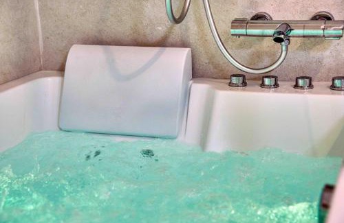 Les Sables d'Olonne Apartment | Suite Olonna Spa et Terrasse à 7 min des plages