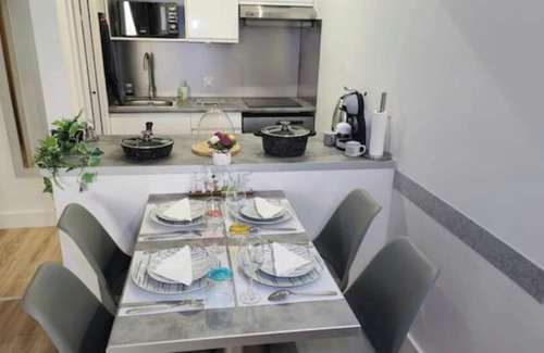 Faubourg de l'Arche Apartment | Suite Prestige Paris-La Défense Balcony-Terrace