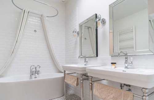 Latresne Bed & Breakfast | Suite Séquoia, Château Gassies, charm 15 minutes from Bordeaux, up to 3 guests