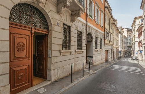 Citta Nuova-Barriera Nuova-San Vito-Citta Vecchia Apartment | Suite Saba, stile e parcheggio in centro a Trieste