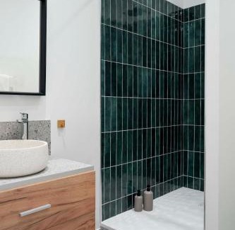 Nemours Apartment | Suite sensuelle et balnéothérapie