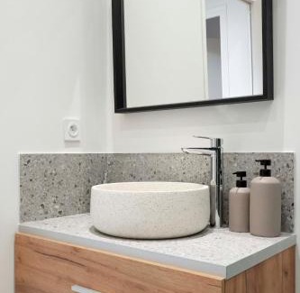 Nemours Apartment | Suite sensuelle et balnéothérapie