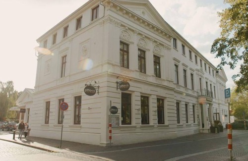 Center House | Suite, shower or bath, WC - Hotel am Schloss