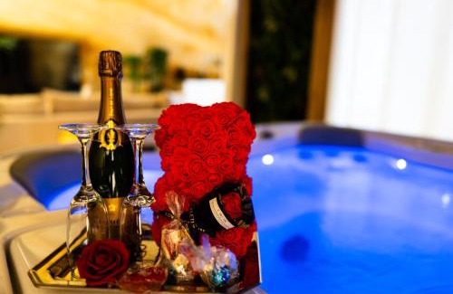 Doue-la-Fontaine Apartment | Suite troglodyte & spa privé - Luxe et détente