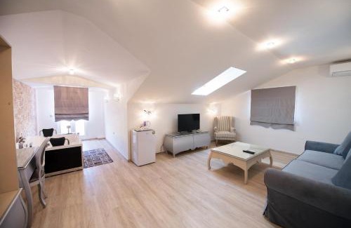 Lefkada Apartment | SUITES PIROFANI