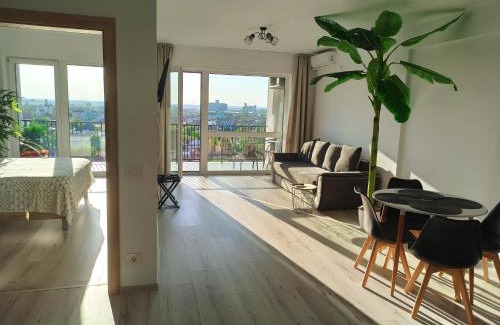 Oradea Apartment | Summer Haven - self check-in, sunset terrace, fast Wi-Fi, near Prima Shops