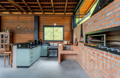 Aguas Mornas House | Summer Paradise: Jacuzzi, Pool, and Comfort