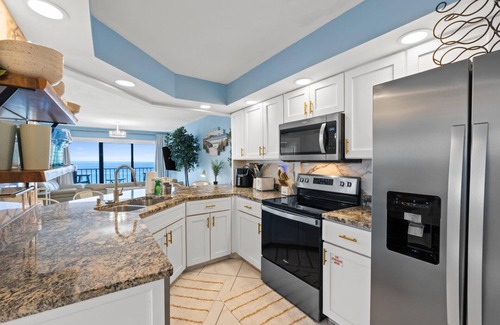 Holiday Beach Condo | Summerhouse 701A - Beachfront, 2 Pools, Free Activities Incl, Hot Tub, East End