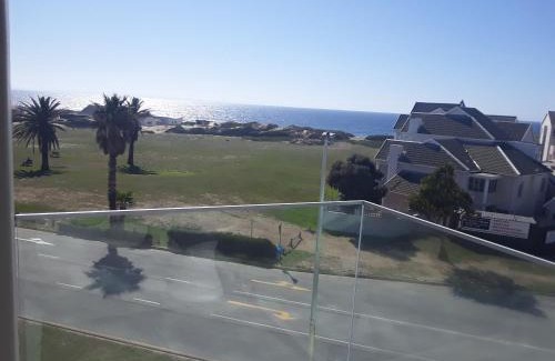 Pollok Beach Apartment | Summerstrand, 9th Avenue, Unit 303 Cascades