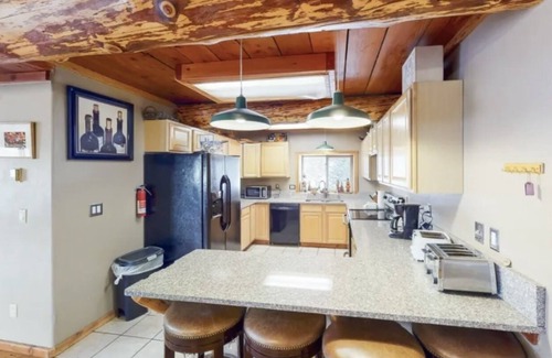 Wildernest Cabin | Summit Peaks LodgenSleeps 14nPet friendlynIncredible Views, Close to ski resort