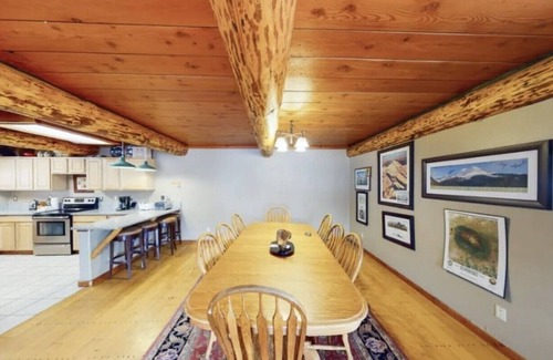 Wildernest Cabin | Summit Peaks LodgenSleeps 14nPet friendlynIncredible Views, Close to ski resort