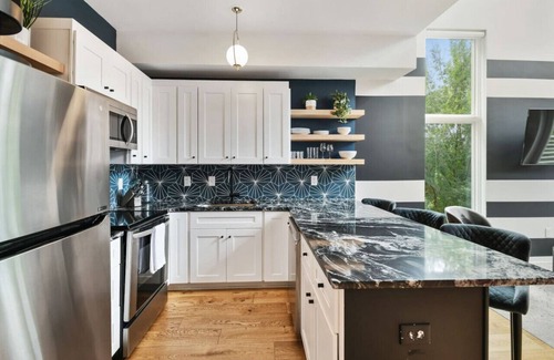 Midtown Apartment | Sumptuous Downtown Flat Piedmont