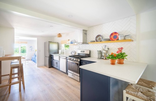 Waterford Cottage | Sun-Filled Private Large Cottage