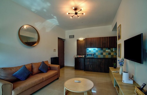 Chapora Apartment | Sun-kissed 1BHK Vagator French Windows.
