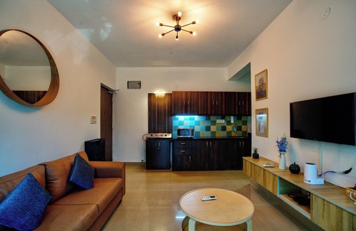 Chapora Apartment | Sun-kissed 1BHK Vagator French Windows.