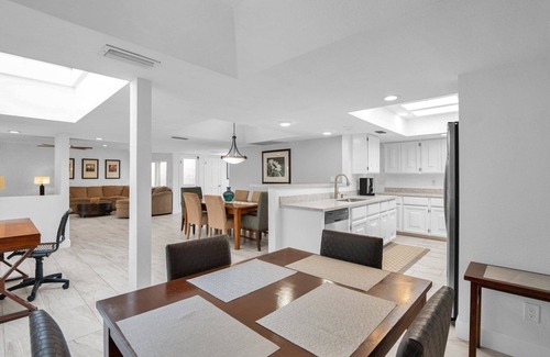 South Scottsdale House | Sun or Shade: Clean, 2 Patios. Enclosed Private Backyard, Pet Friendly, Family Friendly, Walkable