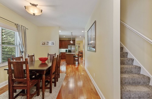 Union Pier House | Sun's Up-Bar Down! Hot Tub, Fire Pit, 7-9 Min Walk to Townline +McKinley Beaches