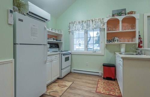 Hubbards Cottage | SUN, SAND, OCEAN, in Hubbards. What more do you need?