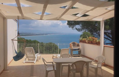 Copanello Villa | Sun Sea House Copanello is a property with a private beach area in Copanello
