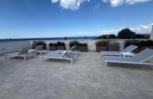 Porto Salvo Bed & Breakfast | SunBeach 44 - Skyview B&B