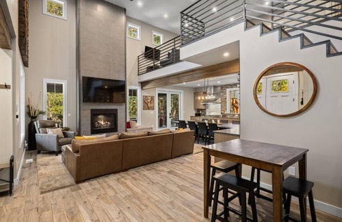 Cle Elum House | Suncadia 5 Bdrm Home with Mother In Law Unit