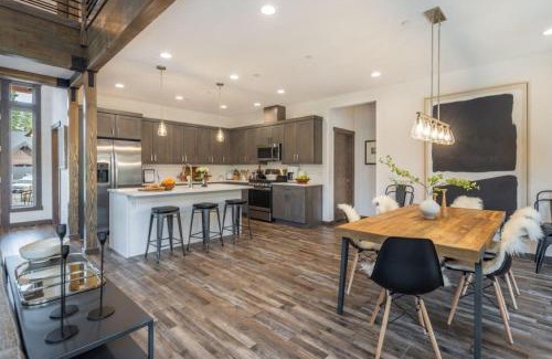 Cle Elum House | Suncadia 5 Bdrm Home with Secret Bunk Room and Hot Tub Fun for the Kids