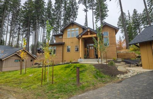 Cle Elum House | Suncadia 5 Bdrm Home with Secret Bunk Room and Hot Tub Fun for the Kids
