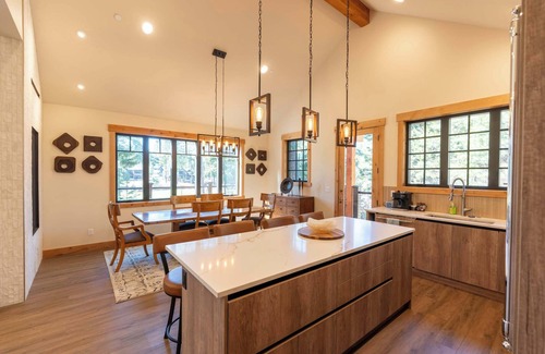 Roslyn House | Suncadia Serenity on 13 Villa with ev charger