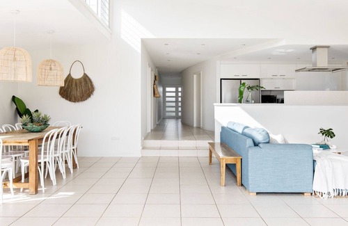 Werri Beach House | Sundara Beach House Gerringong - Ocean views, heated pool/spa, cubby, billiards