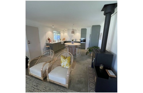 Quindalup House | "Sunday, Every Day is the Weekend" - Free Wi-Fi