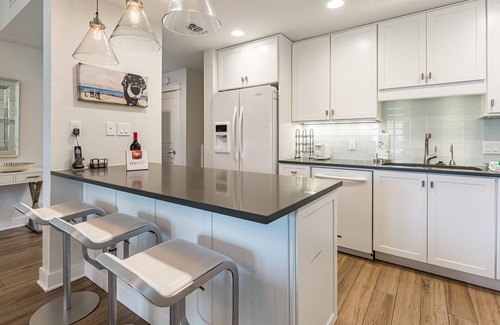 Crystal Beach House | SUNFISH MANOR: Remodeled! Private Beach 2 min walk! Modern-Coastal Design, Huge
