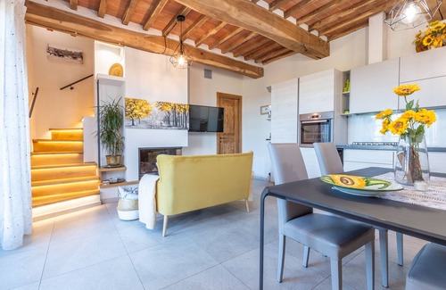 Monteroni d'Arbia Apartment | "Sunflower" apartment overlooking Siena