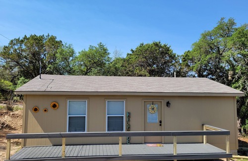 Cross Mountain Cottage | Sunflower Cottage - No Fees - near Six Flags, Boerne, and UTSA