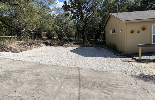 Cross Mountain Cottage | Sunflower Cottage - No Fees - near Six Flags, Boerne, and UTSA