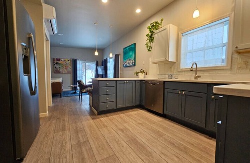 Winthrop House | Sunflower Resort Susan Cabin is in the ultra-quiet Winthrop South community, with a 10 minute walk to downtown & on the pedestrian trail.