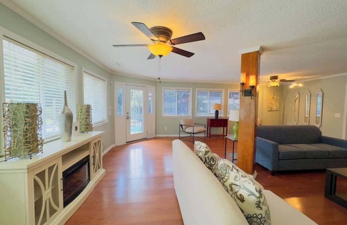 Little River House | Sunlit Hideaway 3BR, 2BA house pool