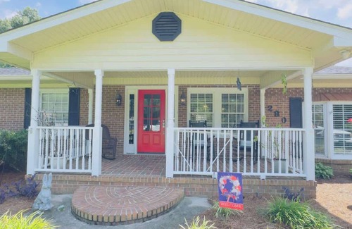 Little River House | Sunlit Hideaway 3BR, 2BA house pool