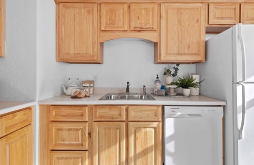 North Spokane House | Sunlit Scandi House - Large Yard, Great Location!