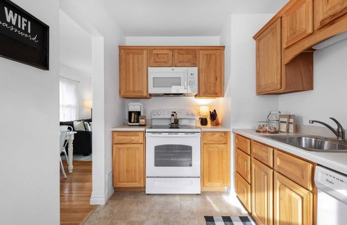 North Spokane House | Sunlit Scandi House - Large Yard, Great Location!