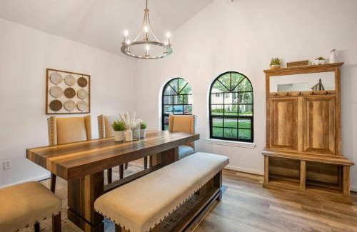 Friendswood House | Sunmeadow Manor Retreat
