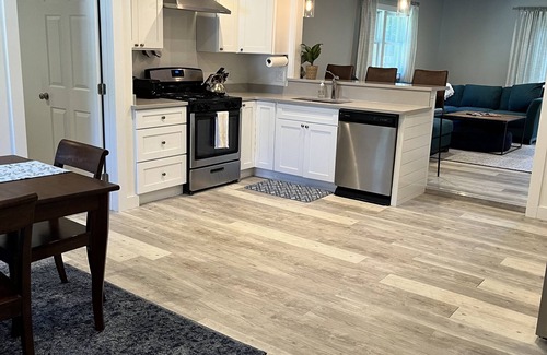 Green Harbor-Cedar Crest Cottage | Sunny 2-bedroom beach cottage, walk to beach!