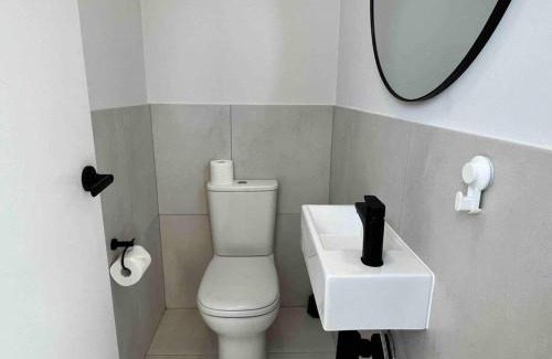 Kurralta Park Apartment | Sunny and Quiet Townhouse