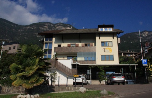 Caldaro Sulla Strada del Vino Apartment | Sunny apartment in an ideal location for active people, families, Genießer