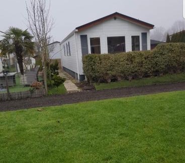 Berkhout Ski Chalet | Sunny Chalet near Amsterdam at Camping Venhop