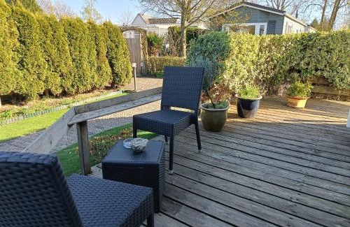 Berkhout Ski Chalet | Sunny Chalet near Amsterdam at Camping Venhop