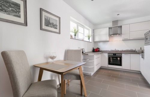 Strehlen Apartment | Sunny days in our dreamlike, beautiful Dresden! (Center)