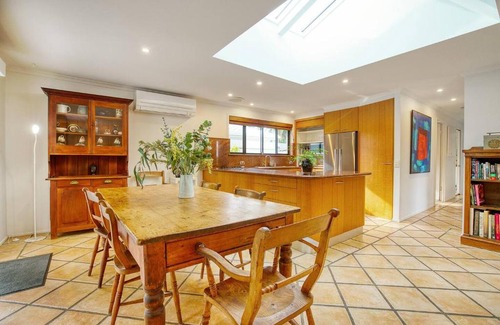 Broadbeach Waters Villa | Sunny Days Poolside at an Entertainer's Oasis